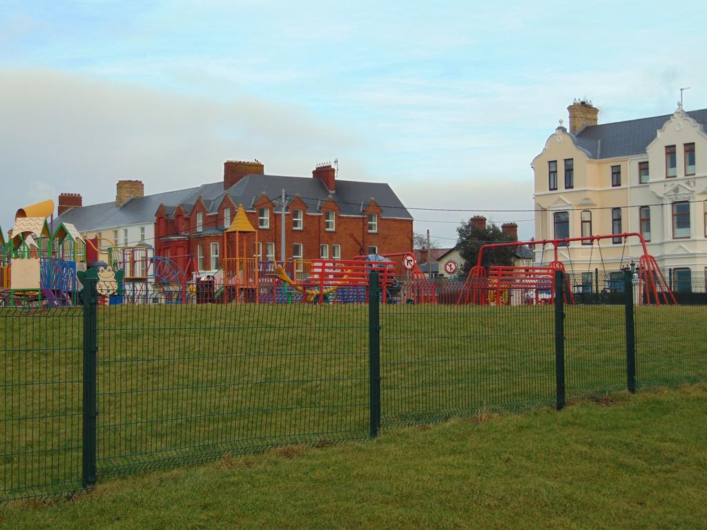 The Central, Buncrana Buitenkant foto